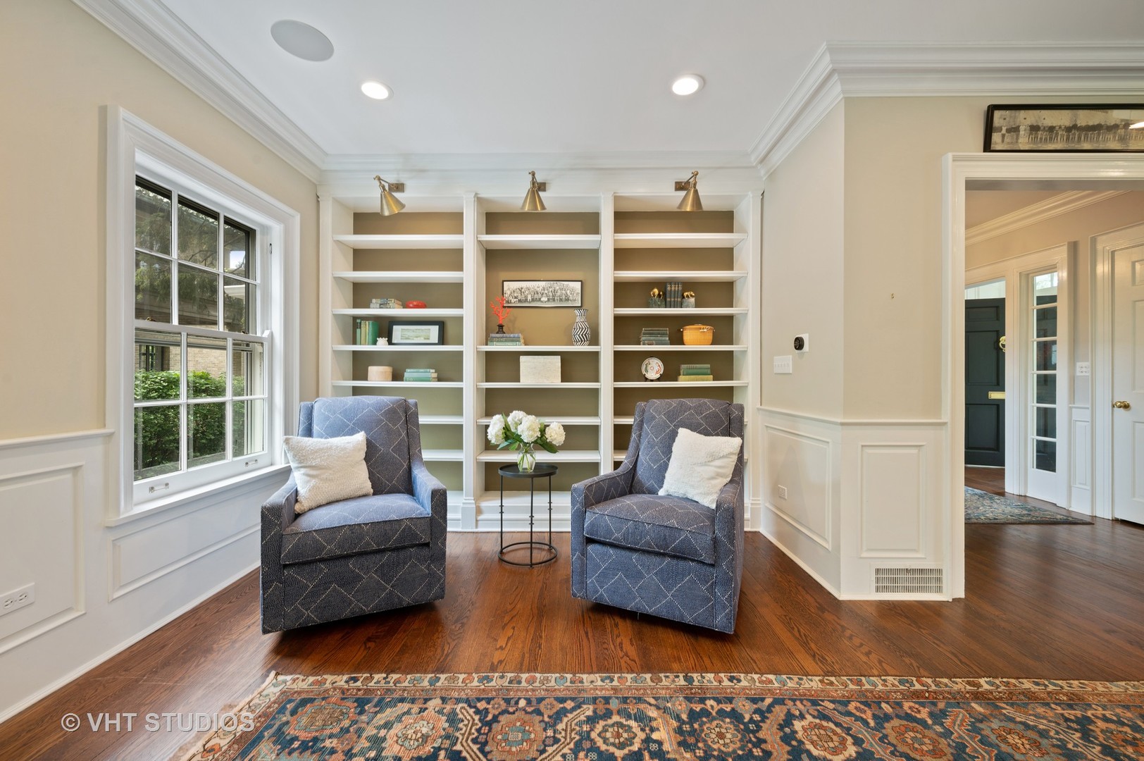 1010 Chestnut Avenue Wilmette, IL 60091 - Photo 10 of 48 a living room with furniture and a window