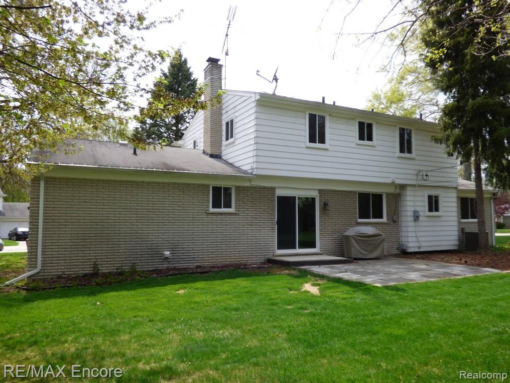 16060 Riverside Street Livonia, MI 48154 - Photo 17 of 23 Gallery Image 17