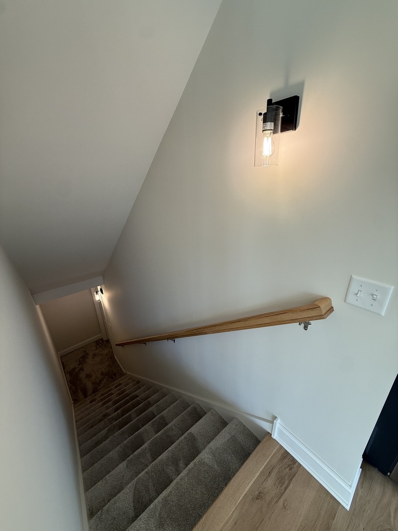 1920 Edmonds Avenue New Lenox, IL 60451 - Photo 31 of 35 a view of entryway and kitchen