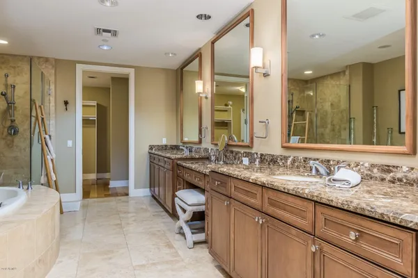 $5,995 | 2211 East Camelback Road, Unit 207, Phoenix, AZ 85016