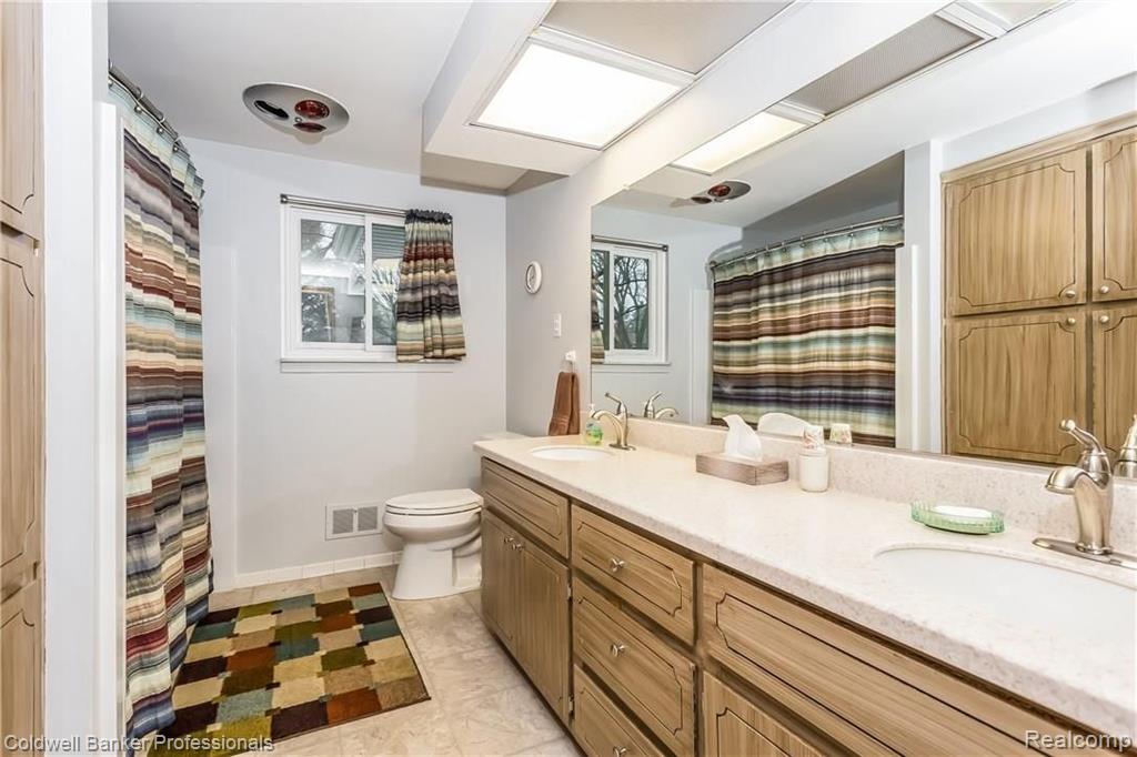 2175 Wayward Drive Rochester Hills, MI 48309 - Photo 22 of 33