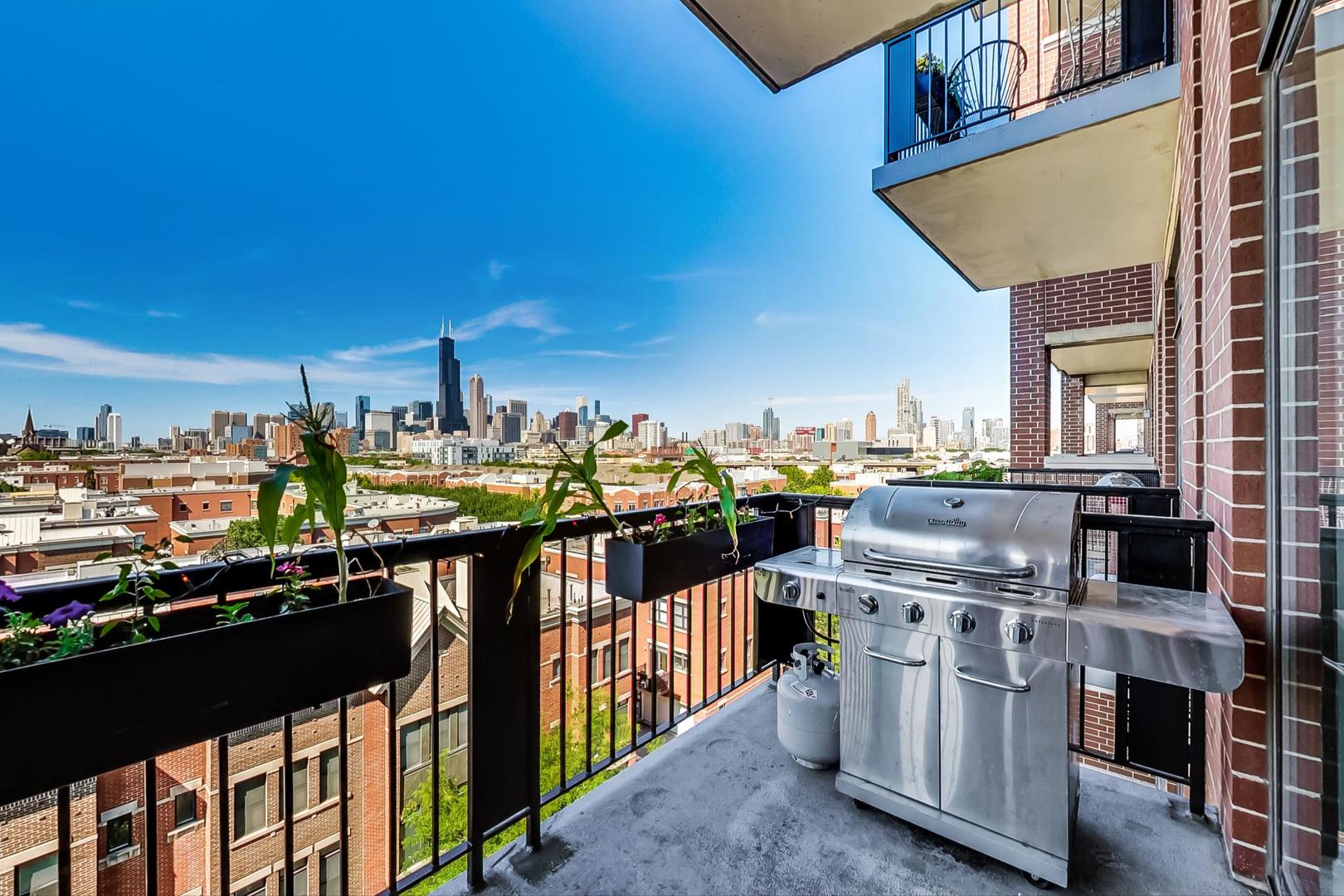811 West 15th Place, Unit 606 Chicago, IL 60608 - Photo 9 of 22 a city view from a balcony