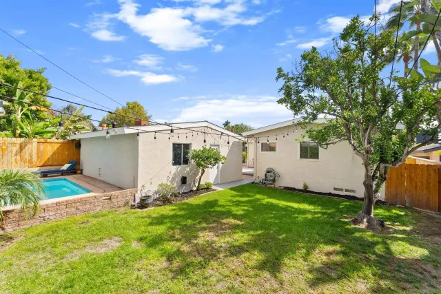 a view of a garden with lawn chairs