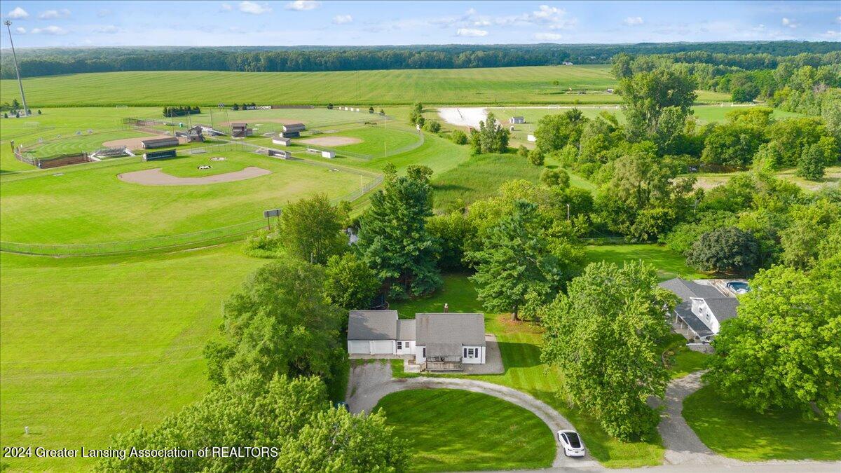 10333 Plains Road Eaton Rapids, MI 48827 - Photo 3 of 31 04-Media Jett - 02