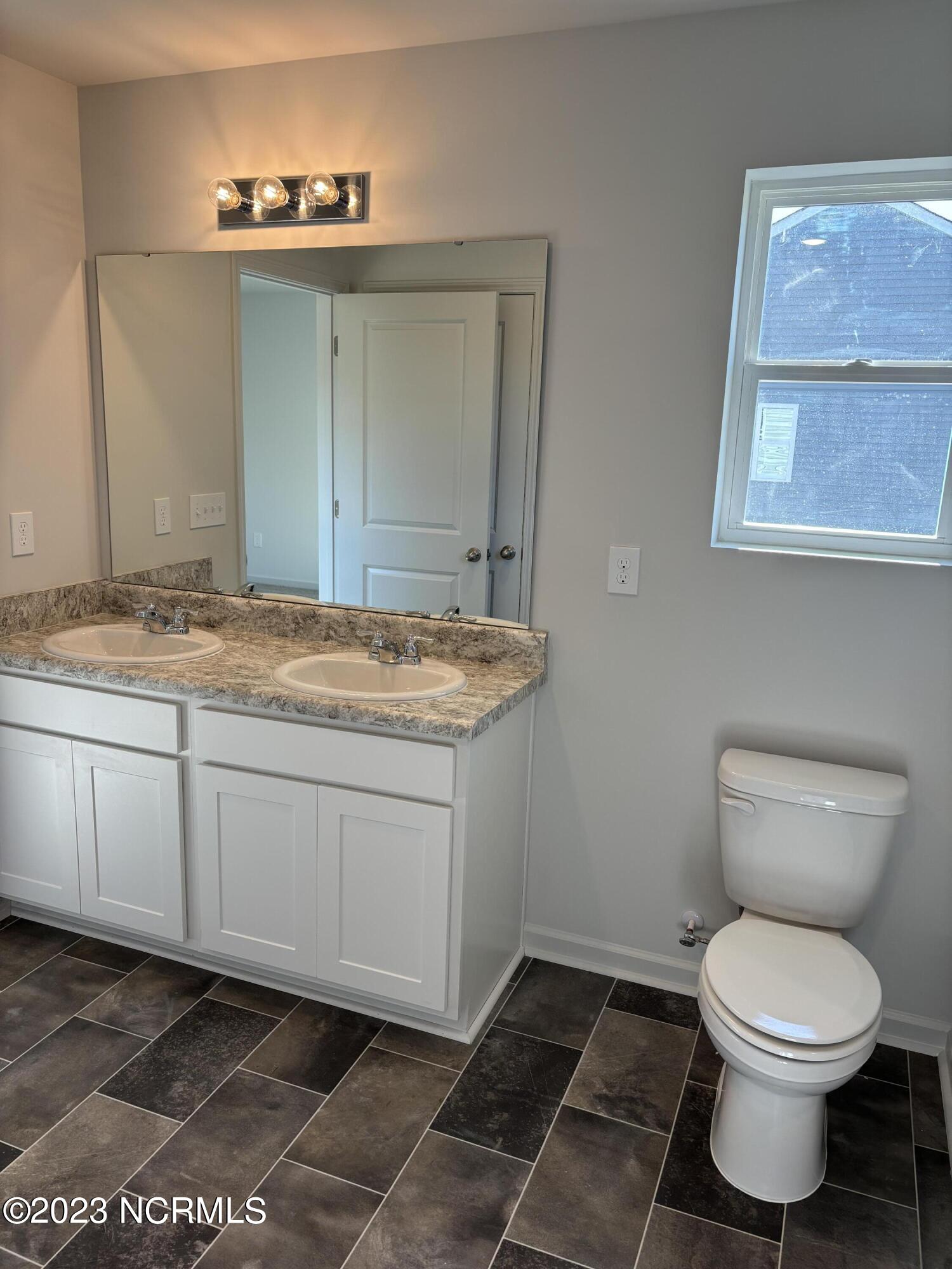 344 Riley Way Spring Hope, NC 27882 - Photo 15 of 34 Ensuite