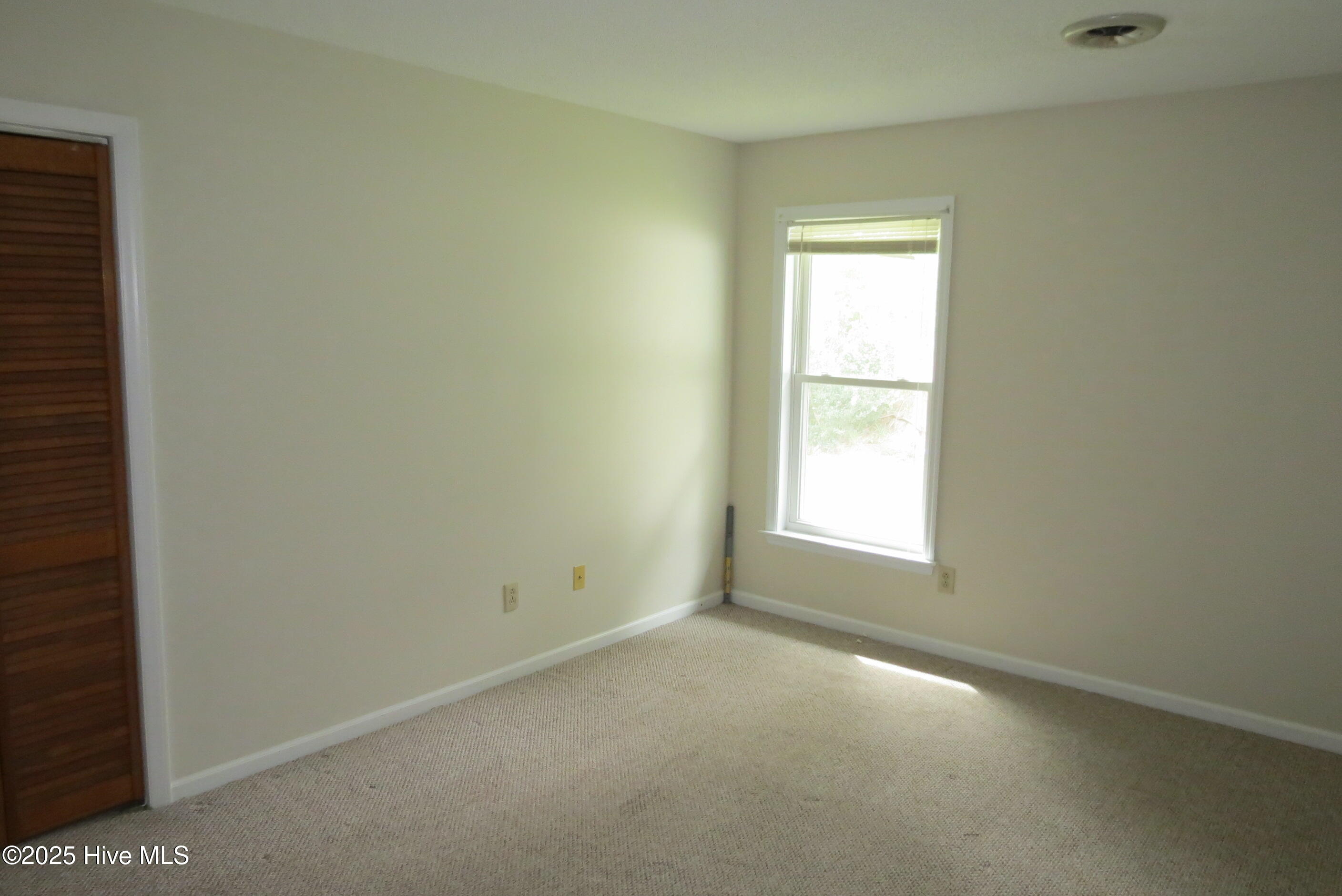 611 Ragan Road Oriental, NC 28571 - Photo 16 of 23 Master bedroom