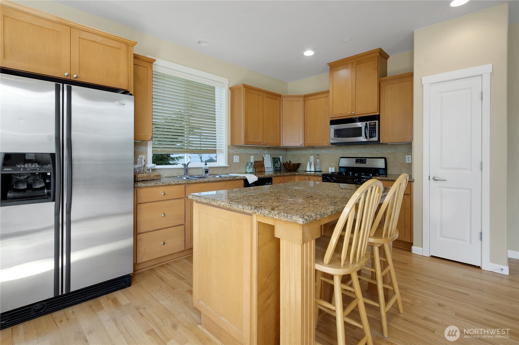 2023 Kennewick Place Northeast Renton, WA 98056 - Photo 9 of 34