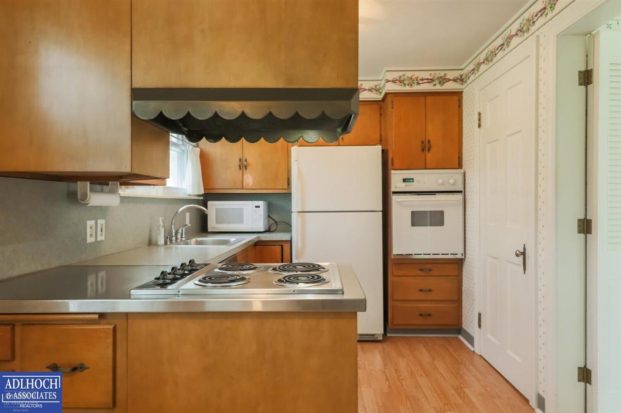 1395 Hampton Road Grosse Pointe Woods, MI 48236 - Photo 13 of 29