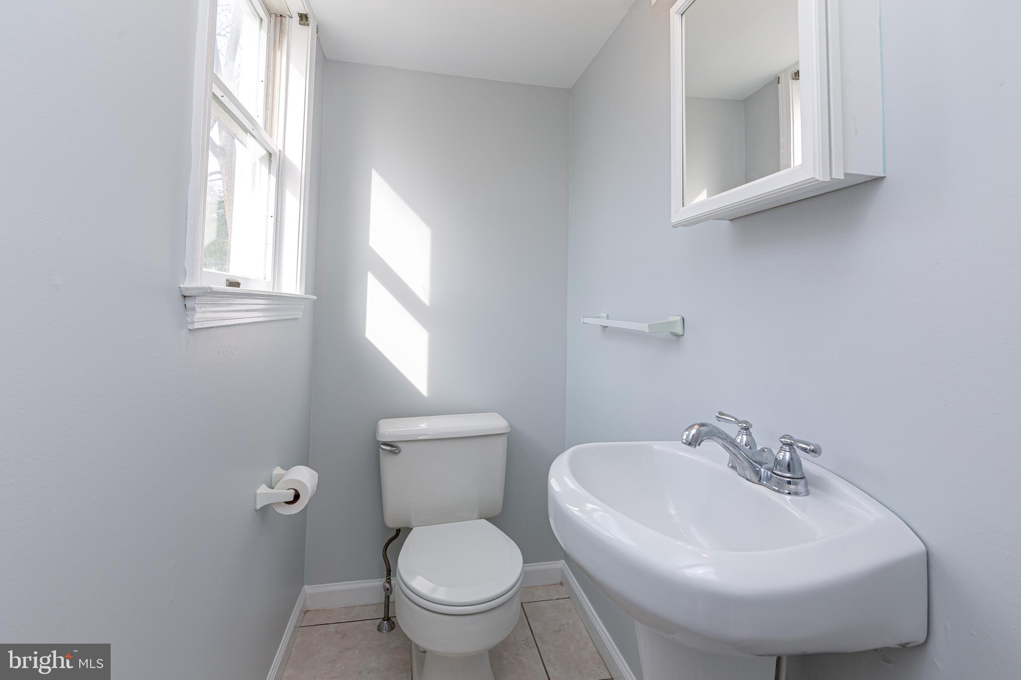 500 Andrew Road Springfield, PA 19064 - Photo 15 of 34 Powder Room First Floor