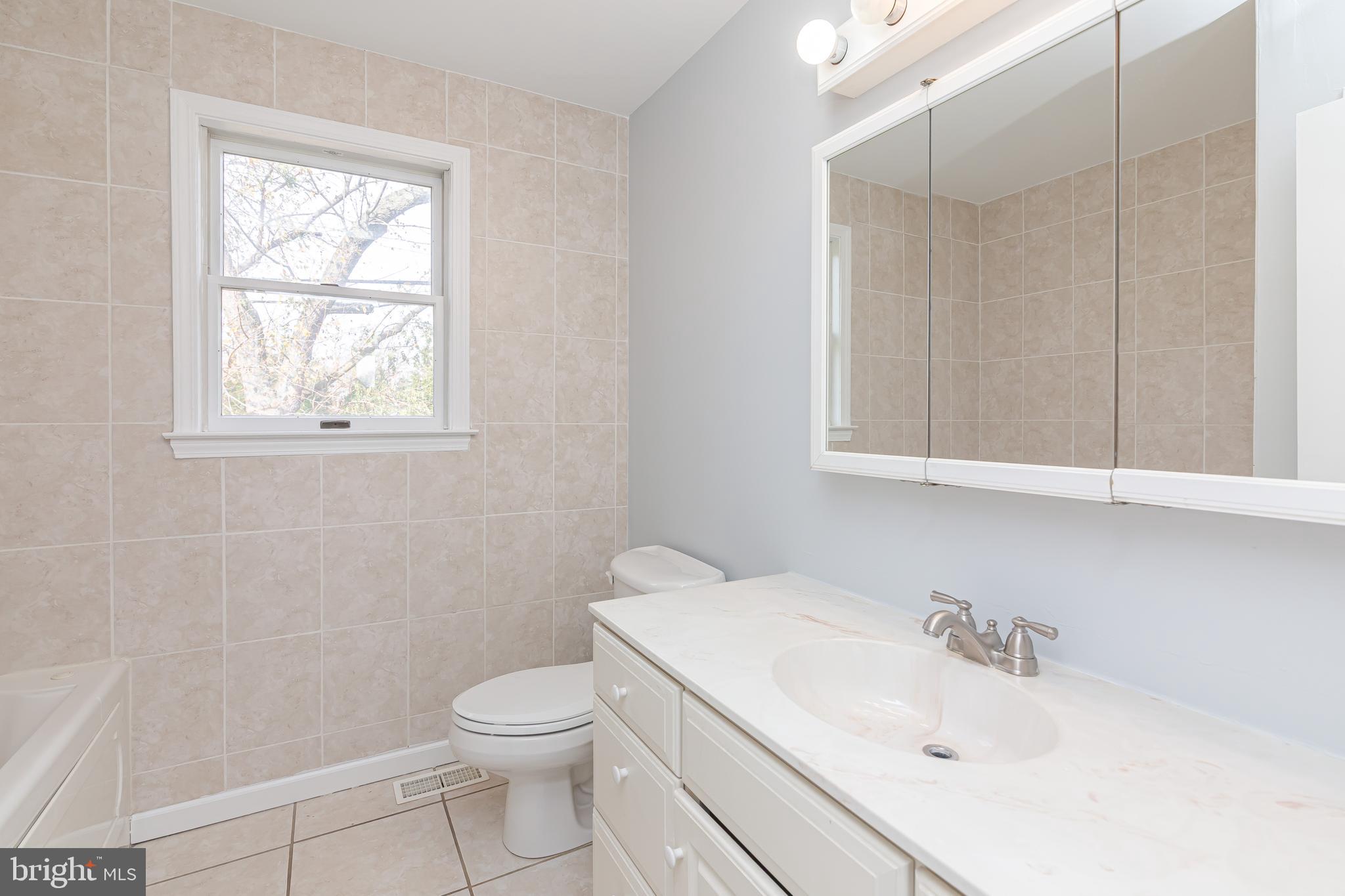 500 Andrew Road Springfield, PA 19064 - Photo 27 of 34 Hall Bath