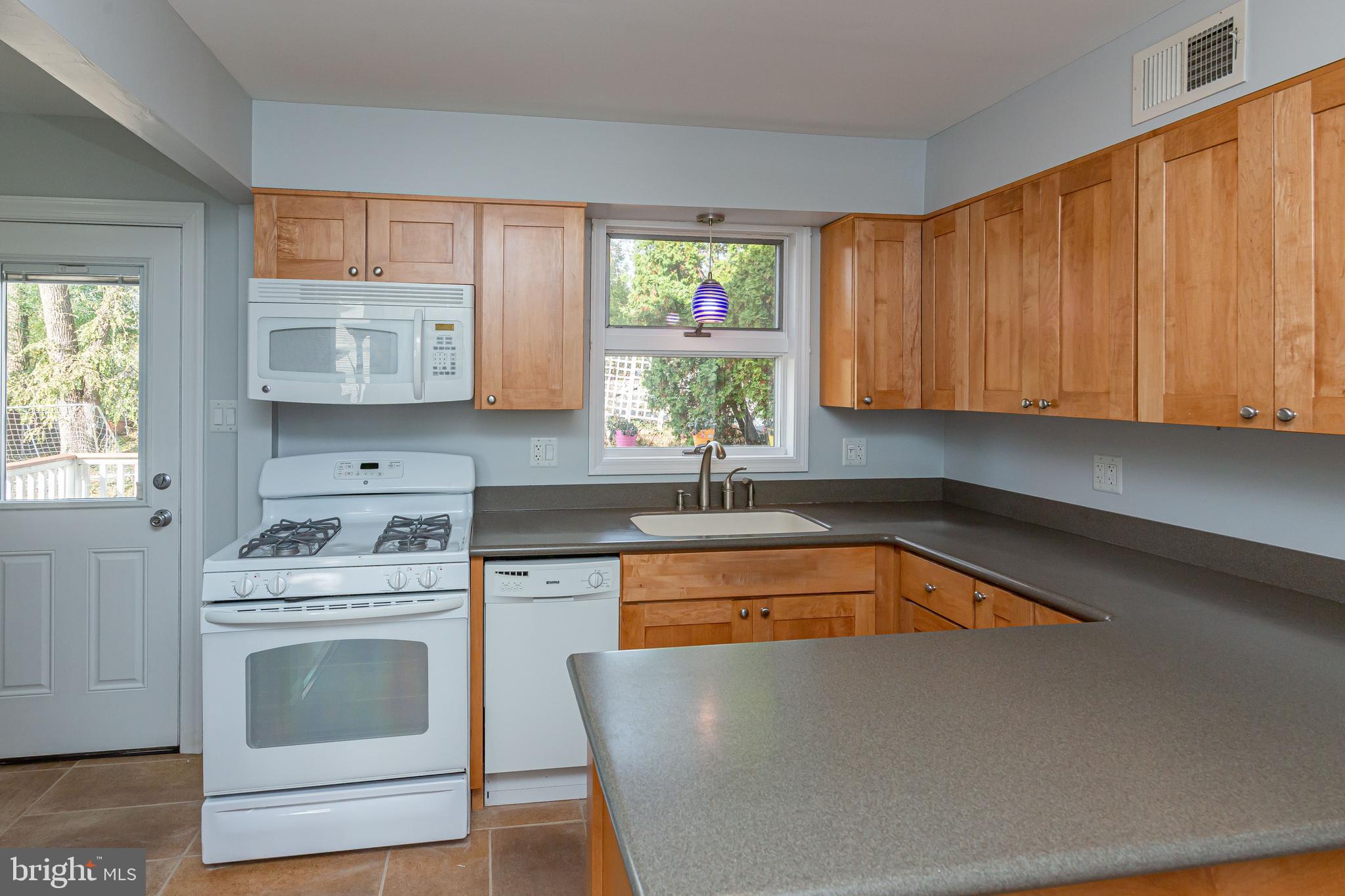 500 Andrew Road Springfield, PA 19064 - Photo 8 of 34 Kitchen