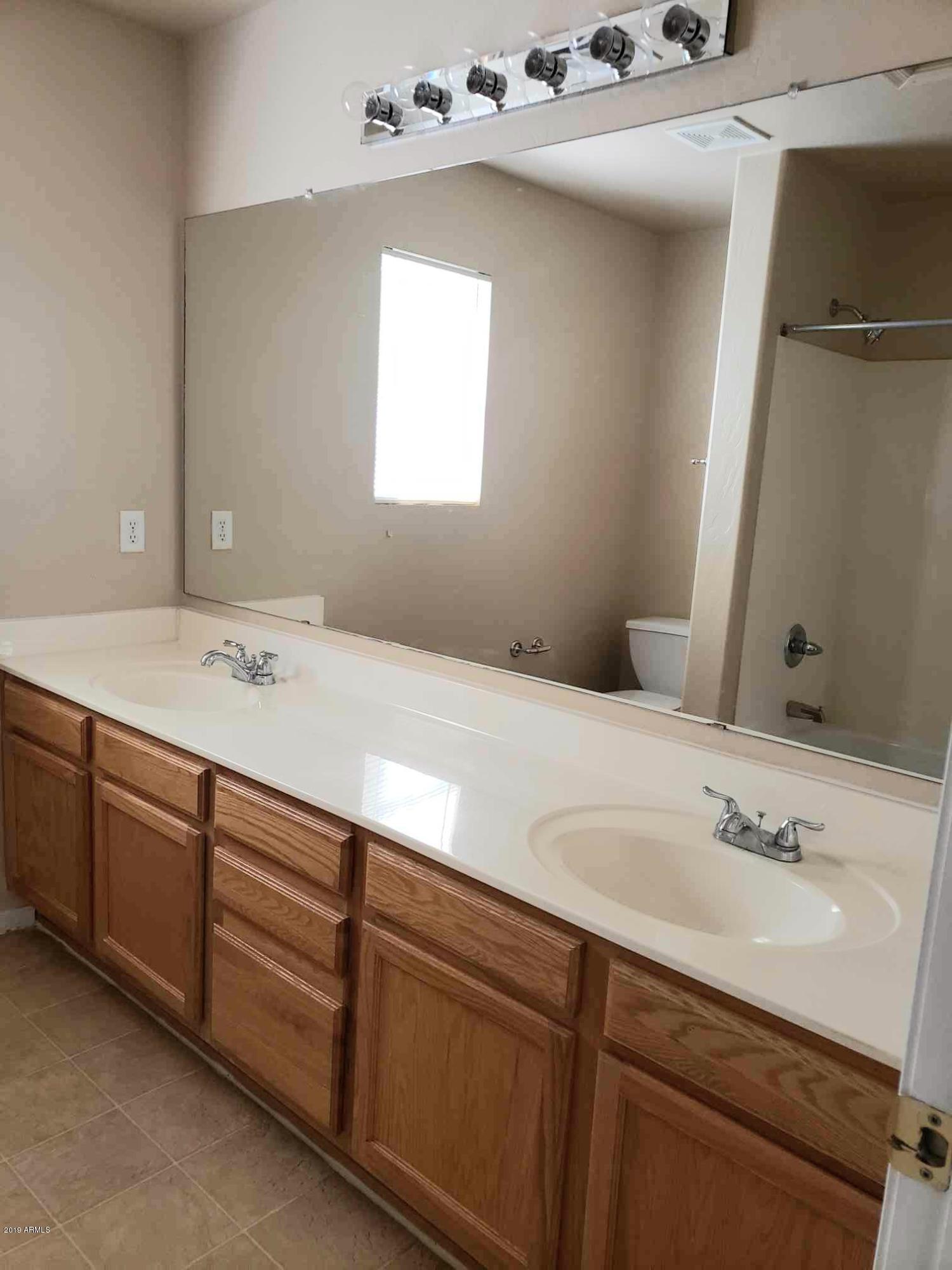 2564 East Del Rio Court Gilbert, AZ 85295 - Photo 26 of 32 20191015_132845