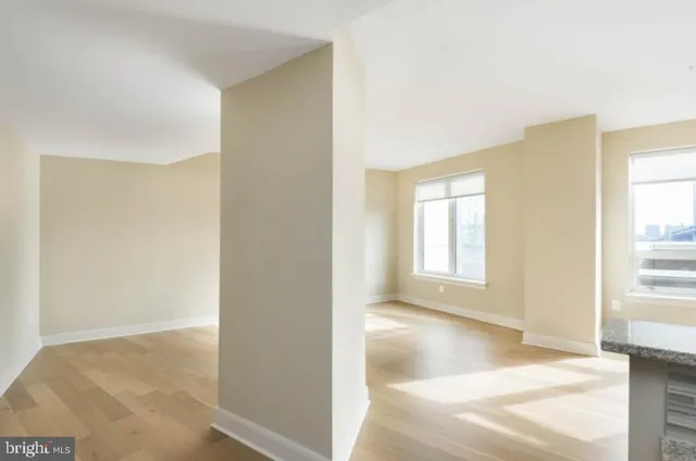 $2,705 | 235 North Christopher Columbus Boulevard, Unit 418, Philadelphia, PA 19106
