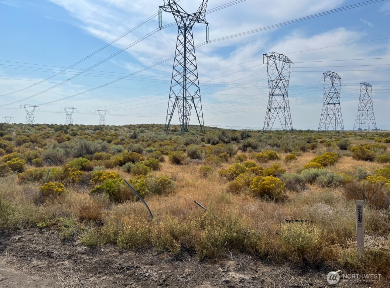 0 South Frontage Road Northwest Moses Lake, WA 98837 - Photo 7 of 8 a view of a dry yard