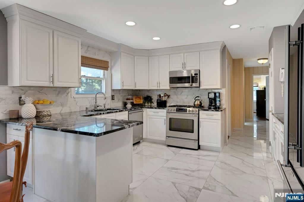 10 Moonshadow Court Butler, NJ 07405 - Photo 18 of 47