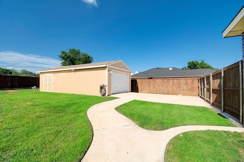 6506 15th Drive Lubbock, TX 79416 - Photo 37 of 42 a view of back yard of the house