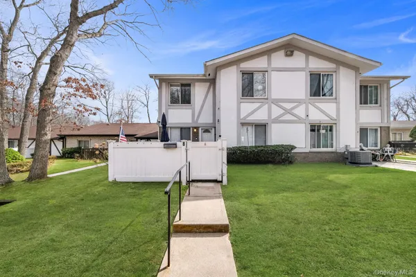 $389,000 | 8 Birchwood Road, Medford, NY 11763