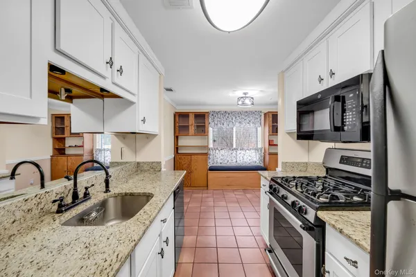 $389,000 | 8 Birchwood Road, Medford, NY 11763