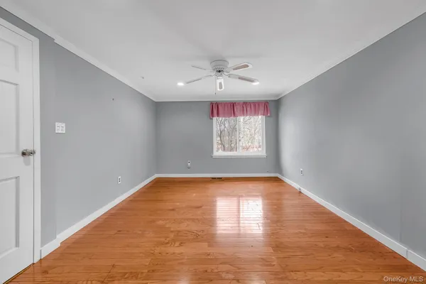 $389,000 | 8 Birchwood Road, Medford, NY 11763