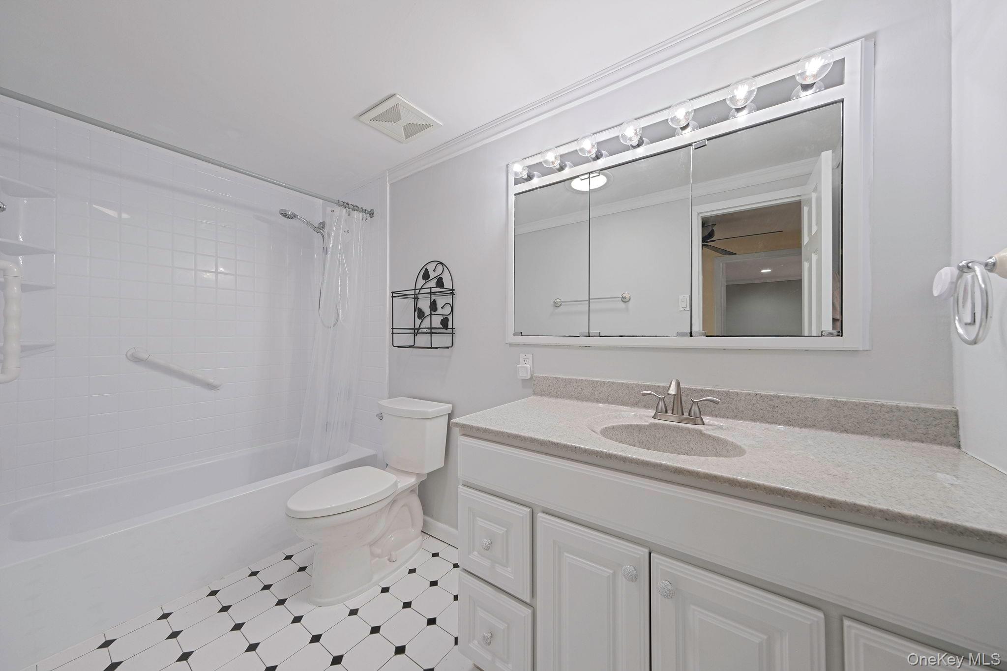 8 Birchwood Road Medford, NY 11763 - Photo 21 of 46