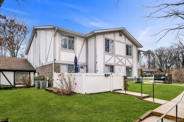 $389,000 | 8 Birchwood Road, Medford, NY 11763