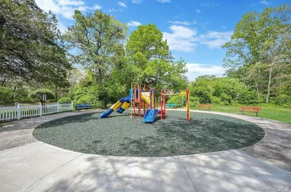 $389,000 | 8 Birchwood Road, Medford, NY 11763