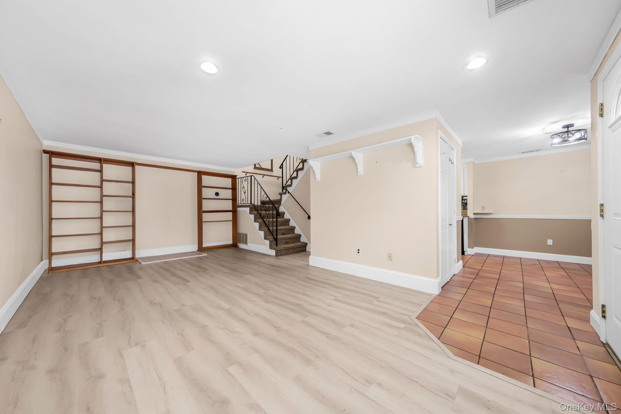 8 Birchwood Road Medford, NY 11763 - Photo 4 of 46