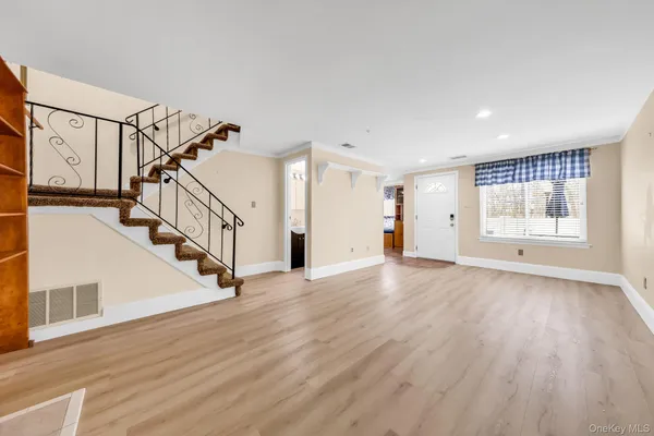 $389,000 | 8 Birchwood Road, Medford, NY 11763