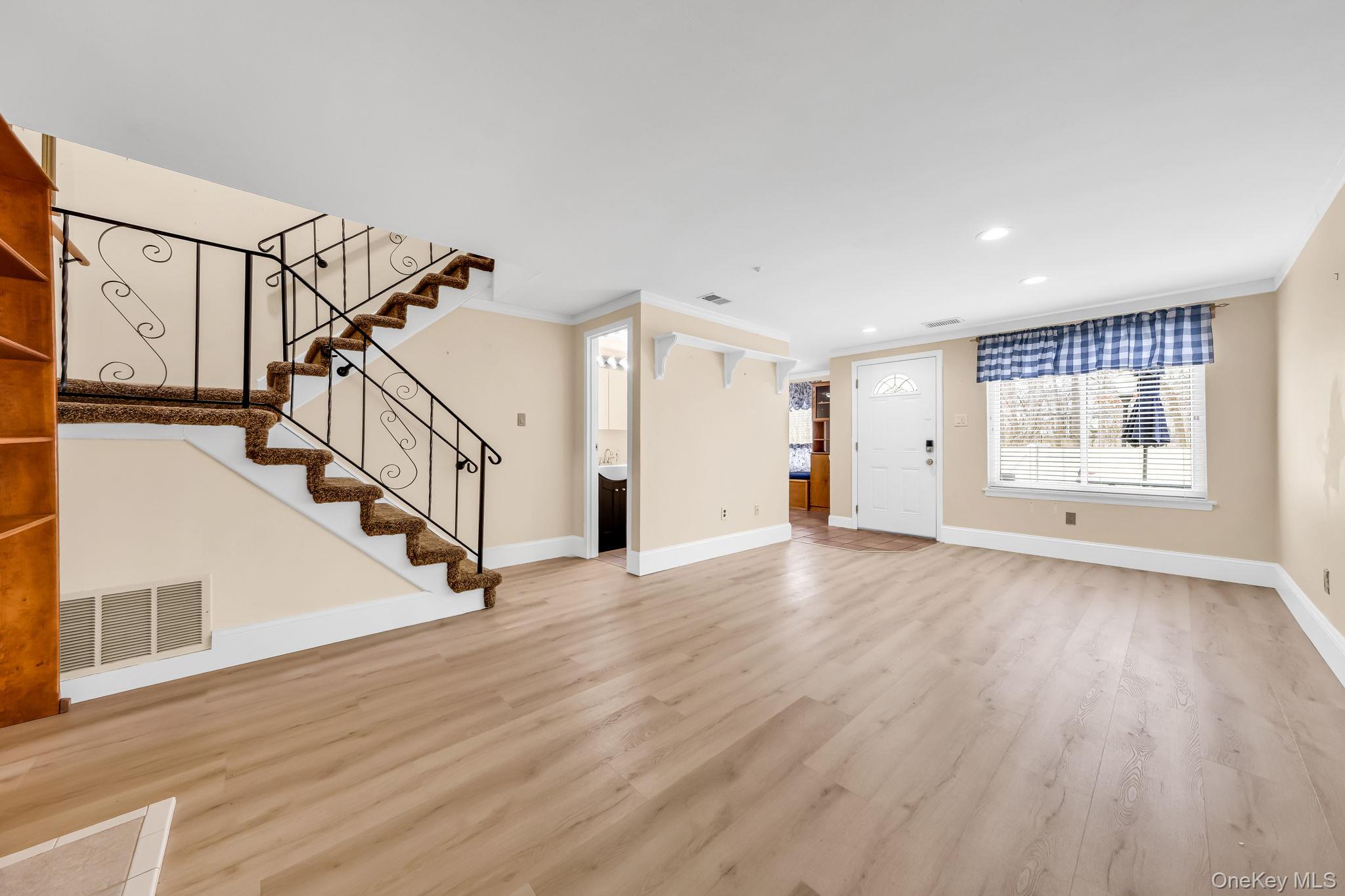 8 Birchwood Road Medford, NY 11763 - Photo 6 of 46