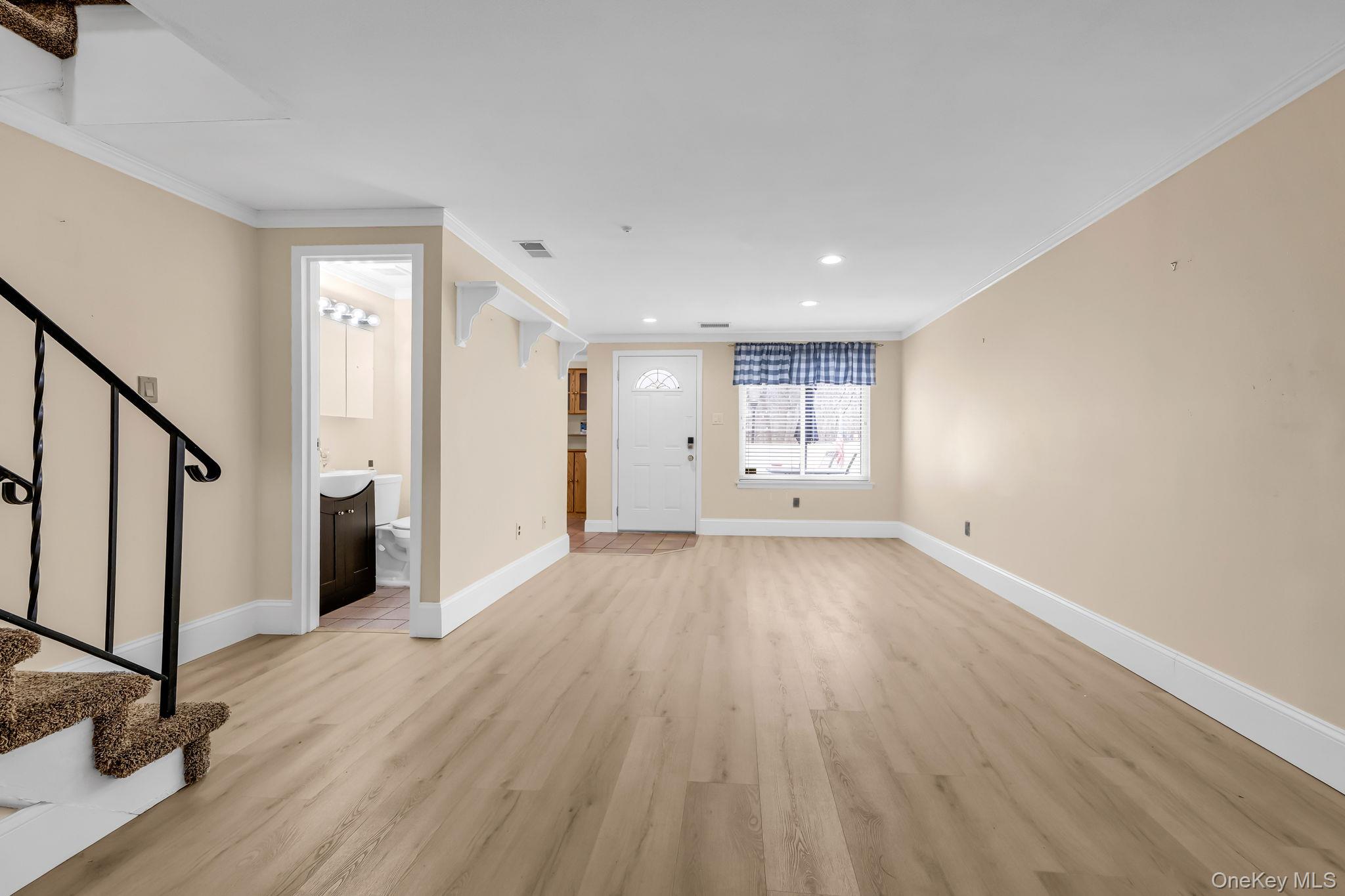 8 Birchwood Road Medford, NY 11763 - Photo 7 of 46