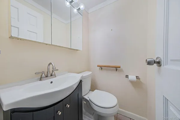 $389,000 | 8 Birchwood Road, Medford, NY 11763