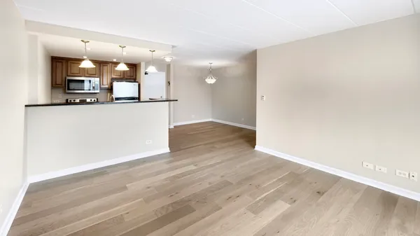 $1,700 | 1 Renaissance Place, Unit 112, Palatine, IL 60067