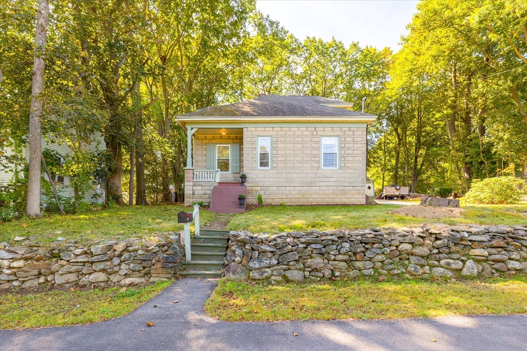 14 Bates Road Gardner, MA 01440 - Photo 1 of 31