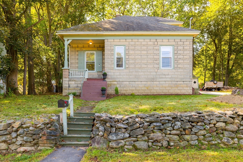 14 Bates Road Gardner, MA 01440 - Photo 2 of 31