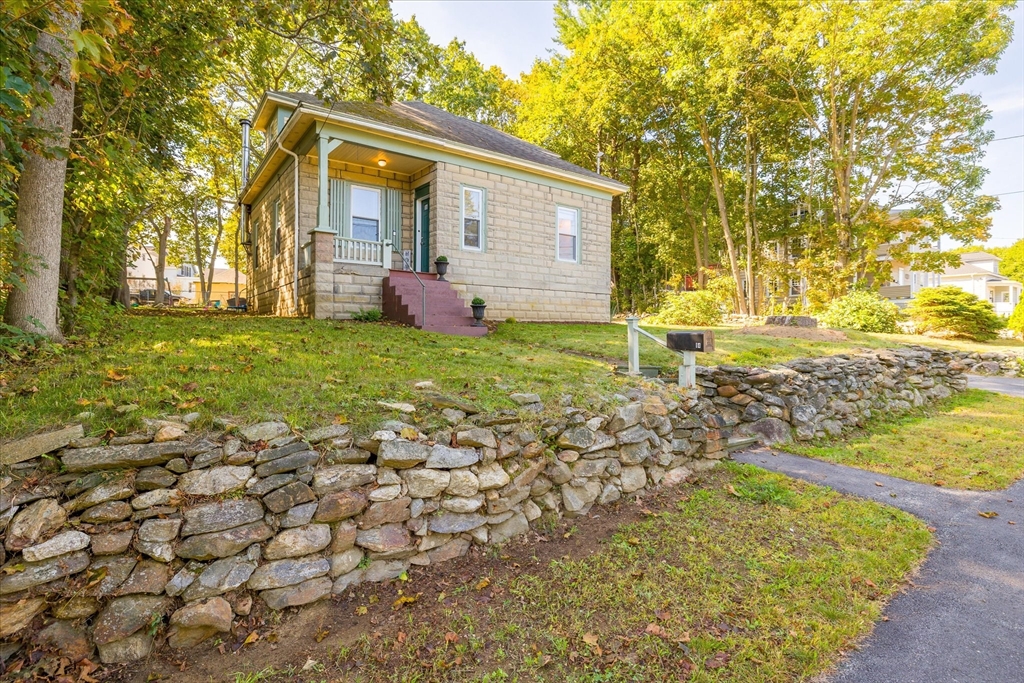 14 Bates Road Gardner, MA 01440 - Photo 4 of 31