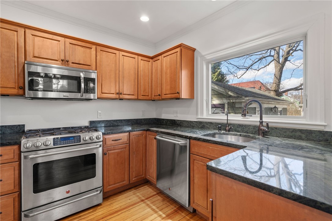 21 Dexterdale Road Providence, RI 02906 - Photo 16 of 39 Kitchen