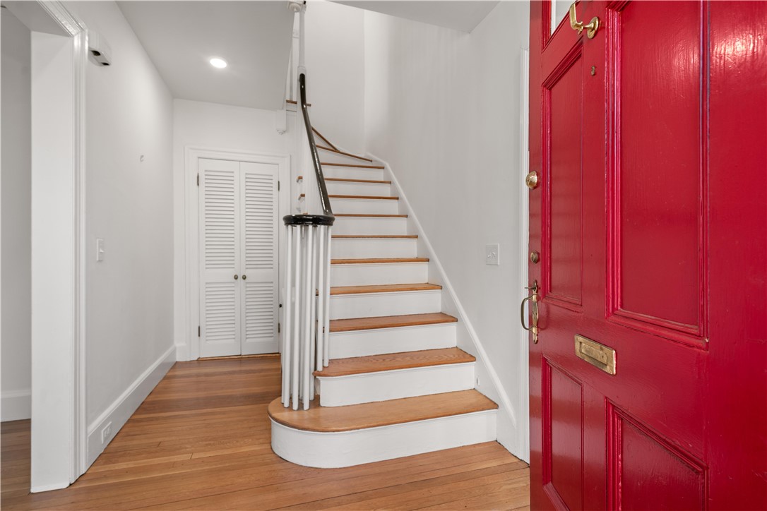 21 Dexterdale Road Providence, RI 02906 - Photo 4 of 39 Foyer Entry