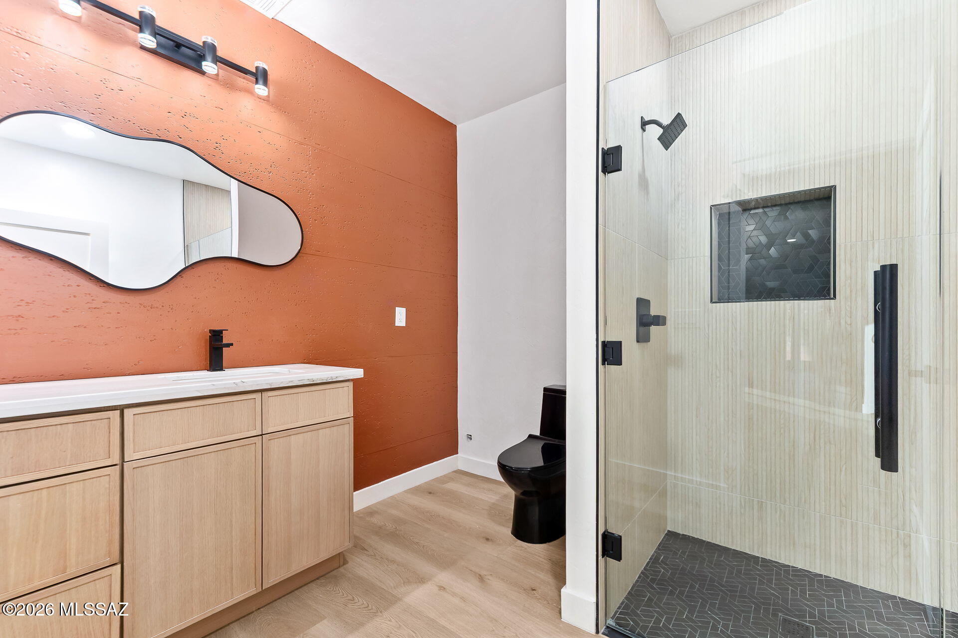 4905 North Craycroft Road Tucson, AZ 85718 - Photo 25 of 34 Guest Bathroom 2