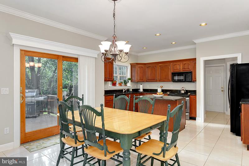 12823 Tournament Drive Reston, VA 20191 - Photo 12 of 30 Kitchen