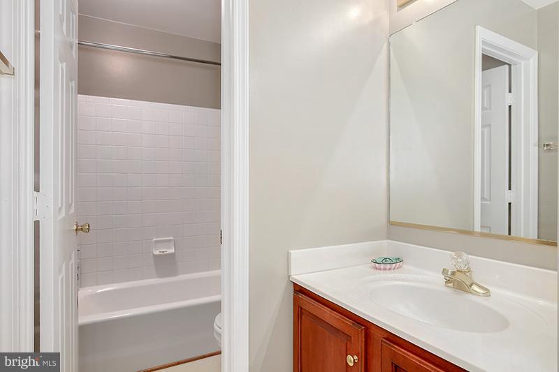 12823 Tournament Drive Reston, VA 20191 - Photo 20 of 30 Bath