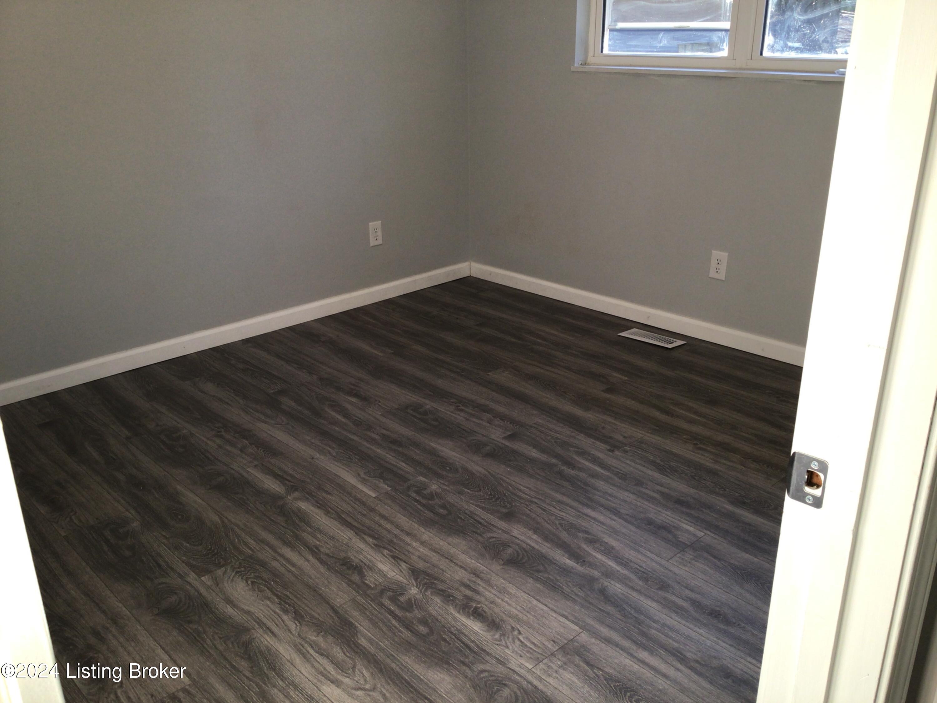 507 Overlook Road Louisville, KY 40229 - Photo 12 of 19 image
