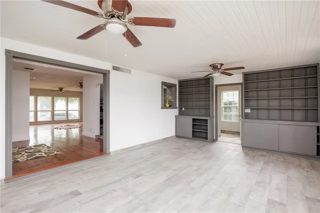 $225,000 | 615 East Henderson Street, Bishop, TX 78343