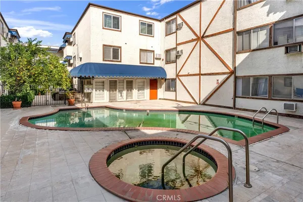 $346,000 | 18530 Hatteras Street, Unit 226, Tarzana, CA 91356