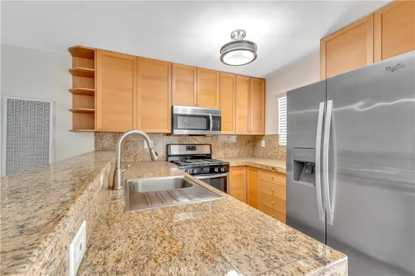 $346,000 | 18530 Hatteras Street, Unit 226, Tarzana, CA 91356