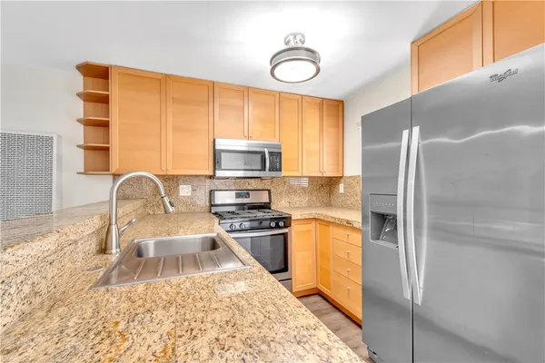 $346,000 | 18530 Hatteras Street, Unit 226, Tarzana, CA 91356