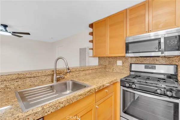 $346,000 | 18530 Hatteras Street, Unit 226, Tarzana, CA 91356