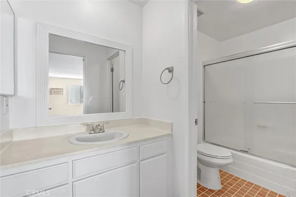 $346,000 | 18530 Hatteras Street, Unit 226, Tarzana, CA 91356