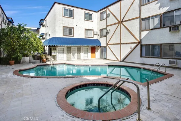 $346,000 | 18530 Hatteras Street, Unit 226, Tarzana, CA 91356