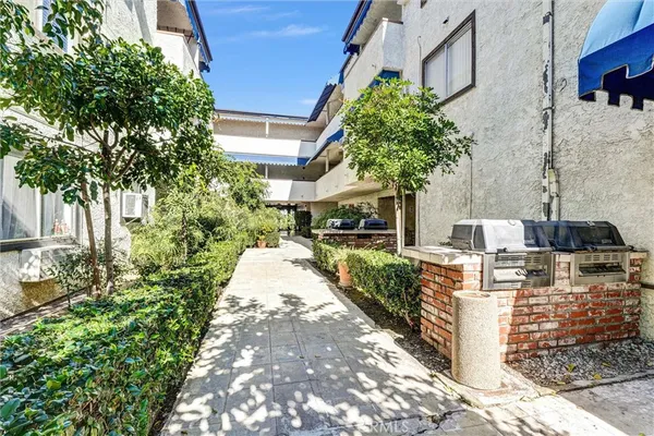 $346,000 | 18530 Hatteras Street, Unit 226, Tarzana, CA 91356