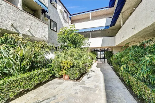 $346,000 | 18530 Hatteras Street, Unit 226, Tarzana, CA 91356